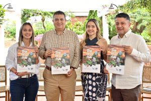 Cubierta del libro “Travesía 70: Un viaje por las joyas naturales del Valle del Cauca” con la CVC.